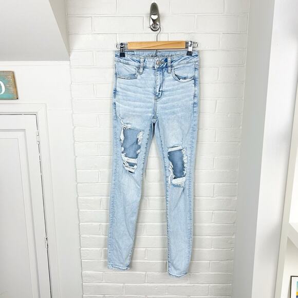American Eagle Distressed Light Wash High Rise Jegging Size 2 - Picture 1 of 11